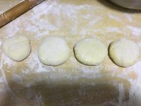 简易的发面肉饼做法图解6)