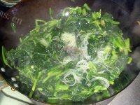 简易的菠菜炒粉丝做法图解9)