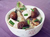 营养丰富的香菇豆腐鲫鱼汤