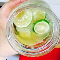 甜甜的蜂蜜柠檬水做法图解5)