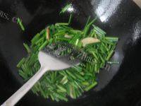 家常菜韭苔炒鸡蛋做法图解5)