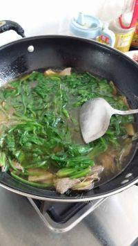 营养的猪肝菠菜汤