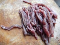 家常菜茭白炒牛肉做法图解2)