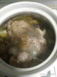 营养的鸽子香菇肉丸汤做法图解12)