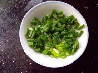 简易的腊肉炒饭做法图解2)