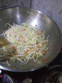 家常菜素炒豆芽做法图解4)