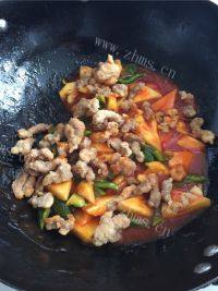 美味的菠萝咕咾肉做法图解15)