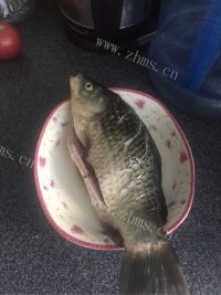 美味的酸鱼做法图解1)