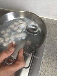 美味的紫菜丸子汤做法图解13)