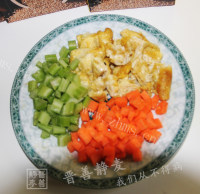 简单的藜麦炒饭做法图解3)