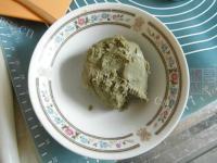 美味的抹茶绿豆酥球做法图解3)