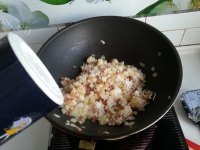 美味的腊肠炒饭做法图解9)