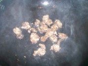 香肠炒蒜苔做法图解3)