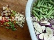 简单的蒸茄子豆角做法图解1)