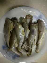 酥炸黄花鱼做法图解2)