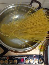 经典美味番茄肉酱意大利面做法图解1)