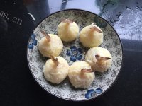 好看的土豆凤尾虾球做法图解5)