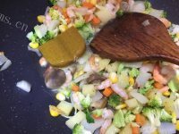 鲜虾杂蔬咖喱饭做法图解8)