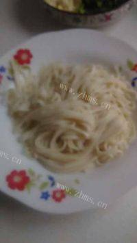 美味的麻酱拌面做法图解3)