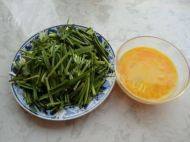 「绿色食物」蒜苗炒鸡蛋做法图解1)
