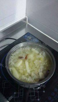 口感不错的雪梨银耳羹做法图解6)