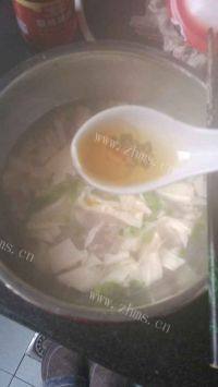 美味的腐竹瘦肉汤做法图解8)