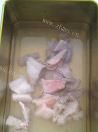 美味的苹果雪梨瘦肉汤做法图解2)