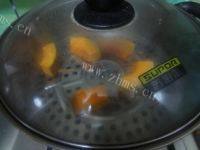 十分诱人的小米南瓜粥做法图解4)