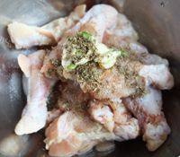 自制香酥鸡翅根做法图解4)