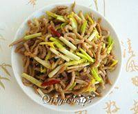家常菜肉丝蒜黄