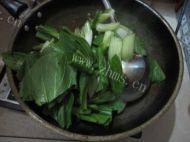 鲜嫩的香菇炒油菜做法图解6)