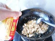 家常菜肉片炒青椒做法图解5)