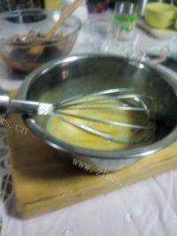 美味的熔岩蛋糕做法图解4)