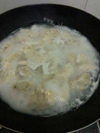 简易的酸汤饺子做法图解4)
