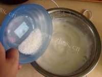 自制酸奶戚风做法图解16)