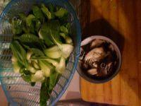 色香味具全的香菇炒油菜做法图解2)
