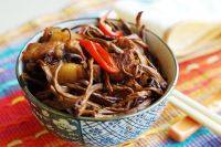 家常菜茶树菇烧五花肉