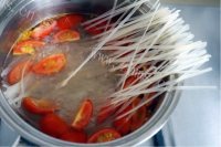 美味的青菜番茄蛋面做法图解7)