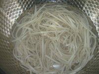 色味俱佳的青菜炒面做法图解3)