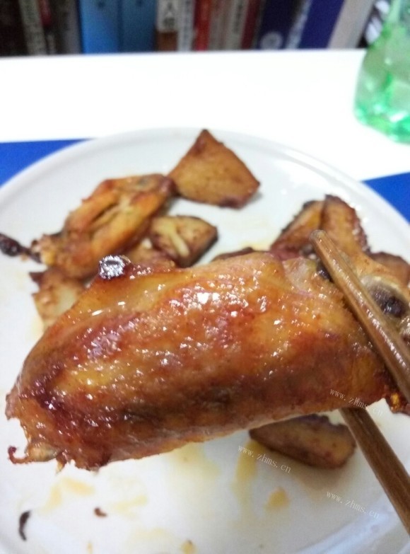 色泽鲜亮的奥尔良烤翅