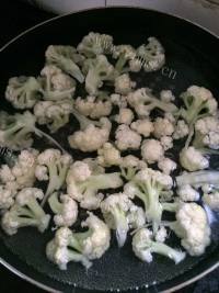 简单的凉拌花菜做法图解2)