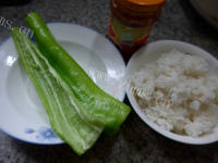 好吃的牛肉酱尖椒炒饭做法图解1)