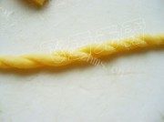 酥脆小麻花做法图解4)