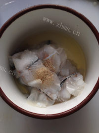 美味的麻辣鲜香水煮鱼做法图解5)