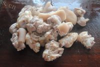 美味的海带猪蹄汤做法图解5)