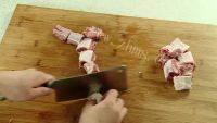 美味的南瓜排骨煲做法图解1)