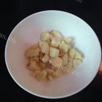 香味四溢的孜然土豆片做法图解3)