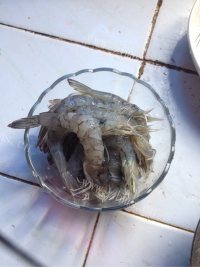 皮蛋香蒸虾做法图解2)