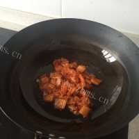 鲜美可口的辣白菜炒饭做法图解4)