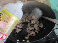 绿色食物之洋葱炒猪肝做法图解6)